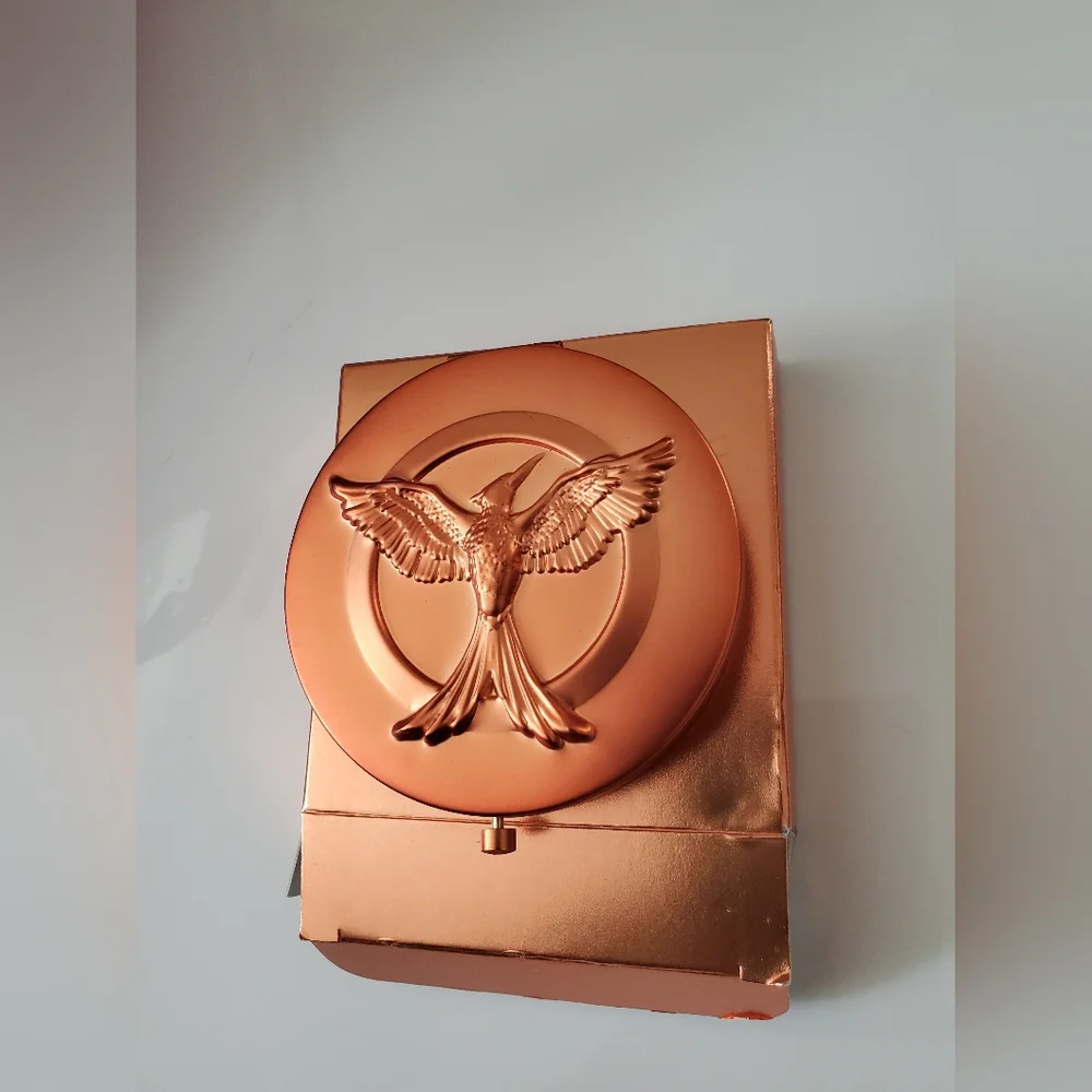 STORYBOOK Cosmetic Revolution World Of Hunger Games Pressed Powder Compact NIP